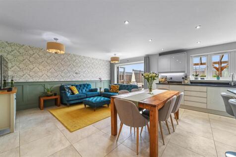 Kitchen/Dining/Family