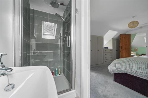 EN-SUITE TO BEDROOM ONE