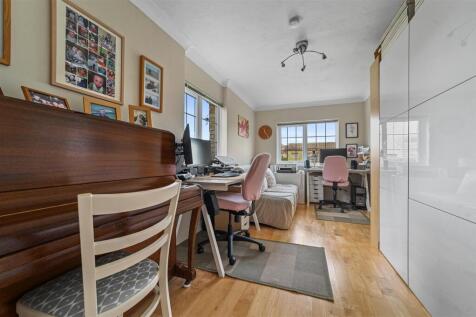 RECEPTION ROOM/DOWMSTAIRS BEDROOM