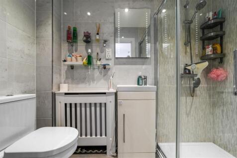 EN-SUITE TO BEDROOM ONE