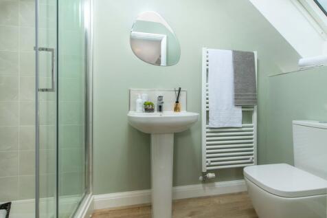 Kennett en suite shower