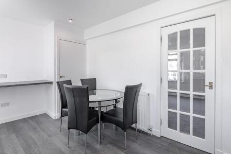 Kitchen/Dining Area