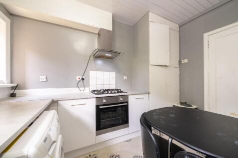 Kitchen / Dining Area