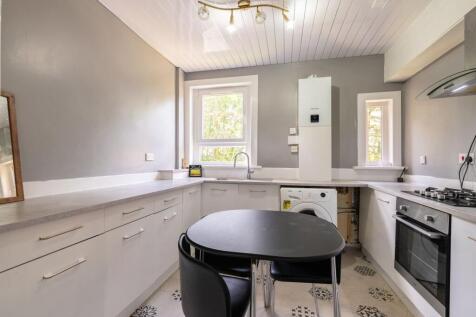 Kitchen / Dining Area