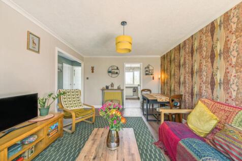 Lounge / Dining Area