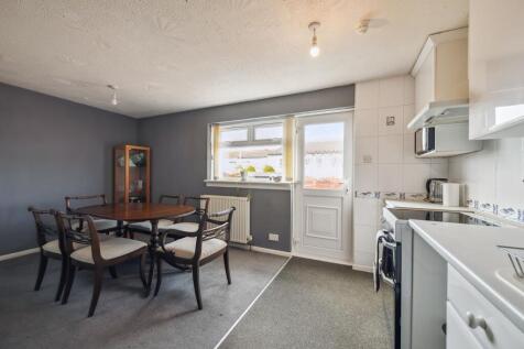 Kitchen / Dining Area