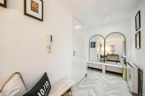 Front Entrance/ Hallway