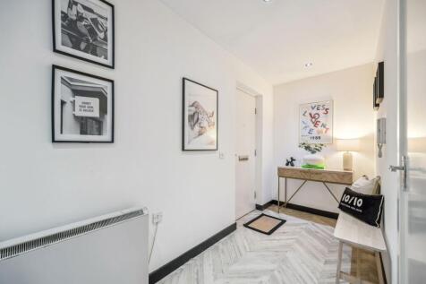 Front Entrance/ Hallway