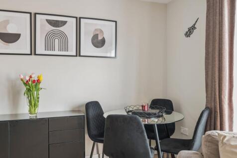Lounge/ Dinning Room