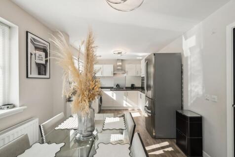 Kitchen / Dining Area