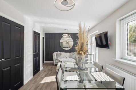 Kitchen / Dining Area