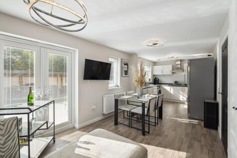 Kitchen / Dining Area