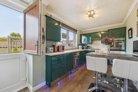 Kitchen / Dining Area