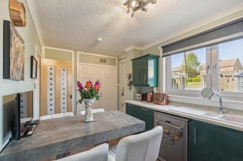 Kitchen / Dining Area
