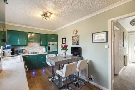 Kitchen / Dining Area