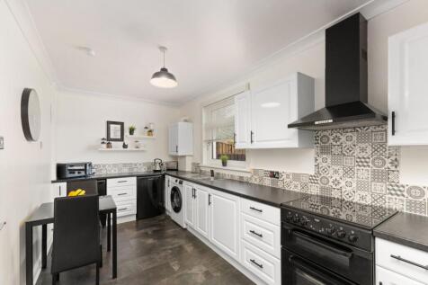 Kitchen / Dining Area