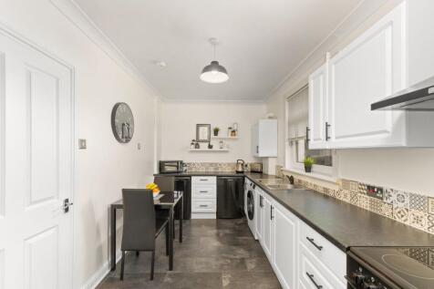 Kitchen / Dining Area