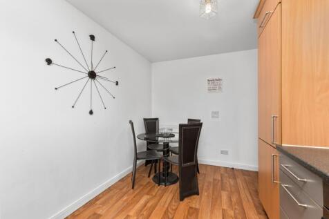 Kitchen / Dining Area