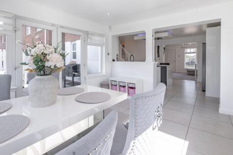 Dining Area/ Sunroom