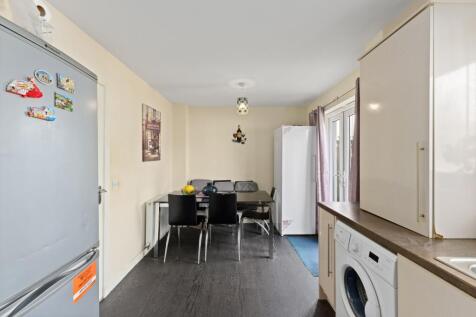 Kitchen / Dining Area