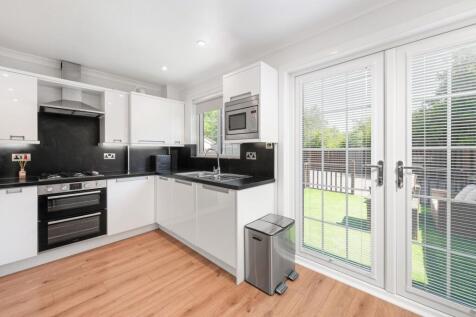 Kitchen / Dining Area