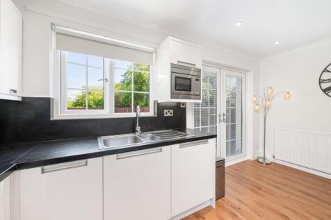 Kitchen / Dining Area