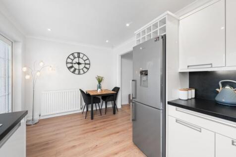 Kitchen / Dining Area