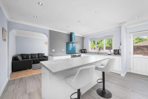 Kitchen / Dining Area