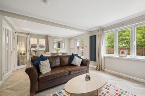 Lounge/ Dining Area