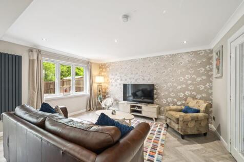 Lounge/ Dining Area