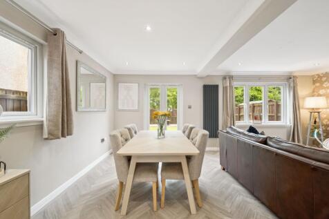 Lounge/ Dining Area