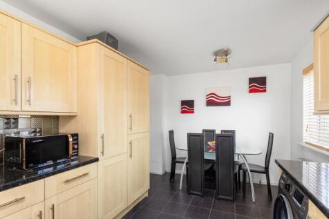 Kitchen/Dining Area