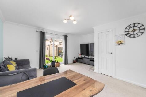 Lounge / Dining Area