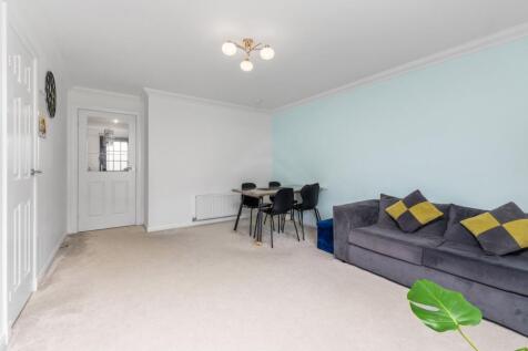Lounge / Dining Area