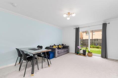 Lounge / Dining Area