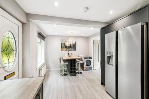Kitchen / Dining Area