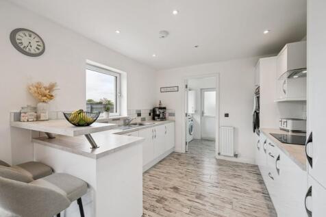 Kitchen / Dining Area