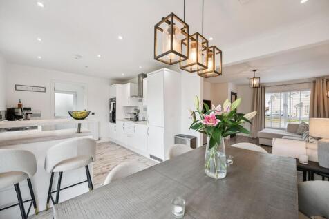 Kitchen / Dining Area