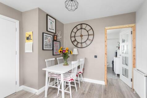 Lounge / Dining Area