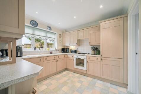 Kitchen / Dining Area