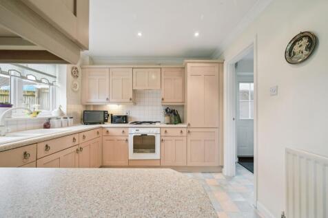 Kitchen / Dining Area