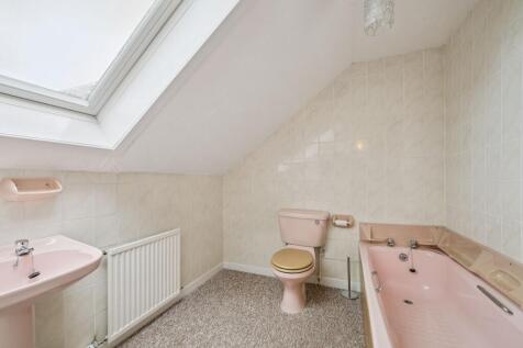 Family Bathroom Upstairs