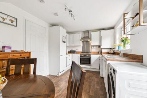 Kitchen / Dining Area