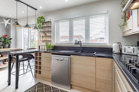 Kitchen / Dining Area