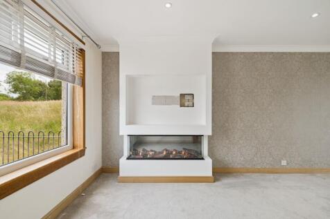 Lounge / Dining Area