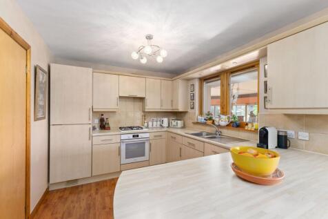 Kitchen / Dining Area