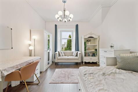 Lounge / Bedroom One