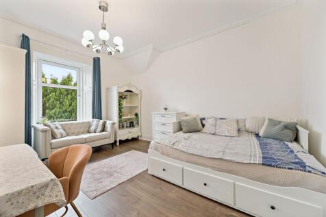 Lounge / Bedroom One