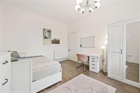 Lounge / Bedroom One