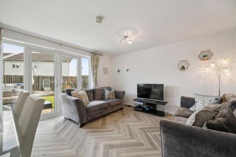Lounge / Dining Area